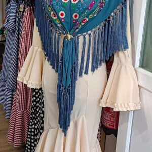 Traje crema