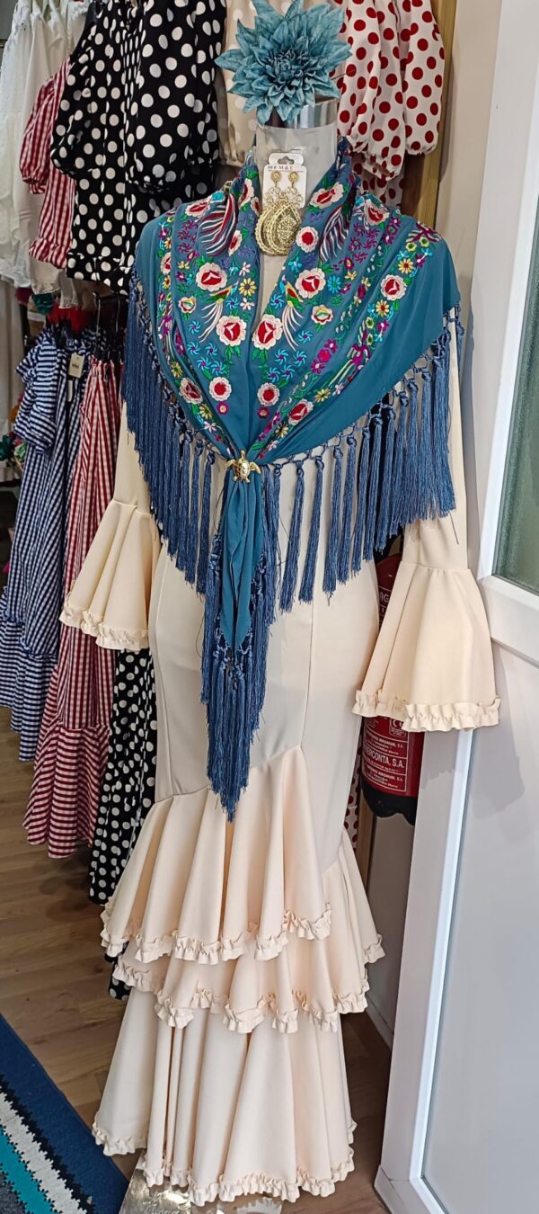 Traje crema